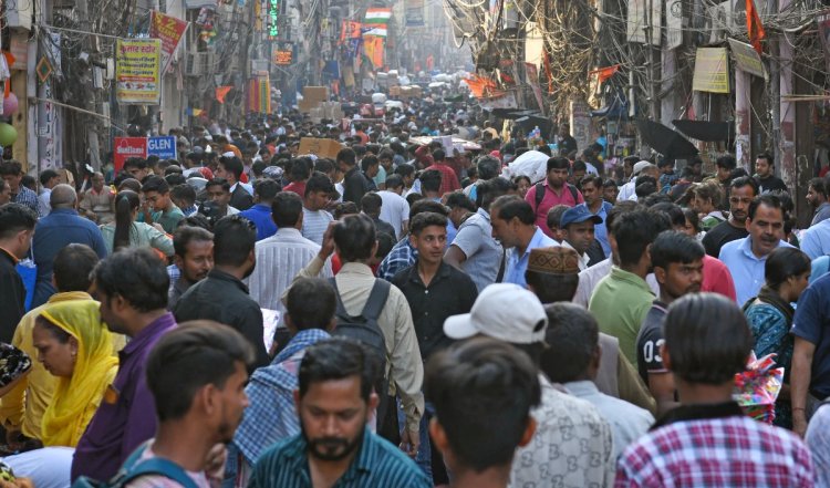 भारत में तेजी से घट रही हिंदुओं की आबादी, 65 साल में 43 फीसदी बढ़ गए मुस्लिम