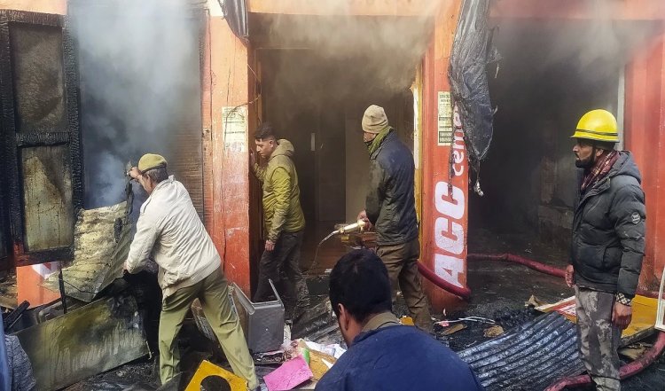 Uttarakhand: देहरादून में कबाड़ी की दुकान में विस्फोट, आठ लोग घायल