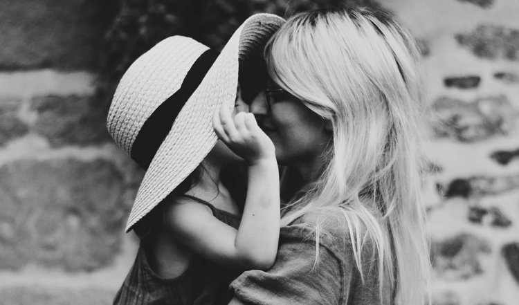 International Mother's Day: प्रेम, त्याग व ममता की मूर्ति होती है मां