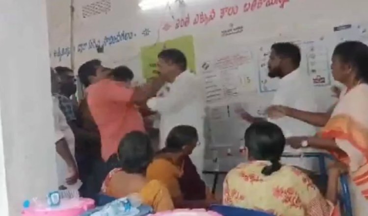 YSRCP विधायक ने मतदान के लिए कतार में खड़े मतदाता को थप्पड़ मारा, वीडियो हुआ वायरल