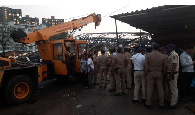Hoarding Accident : कार से दो शव निकाले गए, मृतक संख्या 16 हुई