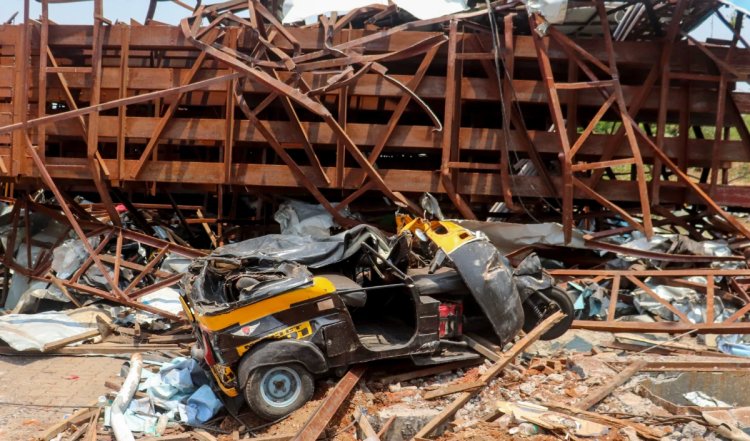 Mumbai Hoarding Collapse: घाटकोपर होर्डिंग हादसे में पेट्रोल लेने रुके सेवानिवृत्त एटीसी मैनेजर और पत्नी का शव बरामद