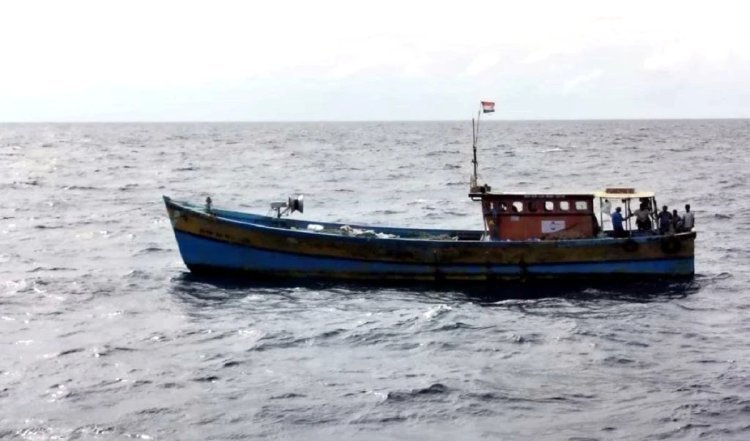 Coast Guard ने मछली पकड़ने वाली नौका को कब्जे में लिया; तस्करी कर लाया गया पांच टन डीजल जब्त