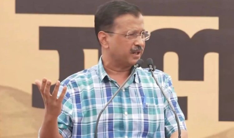Delhi Politics । सड़क पर AAP, भाजपा दफ्तर की ओर किया कूच, Arvind Kejriwal ने बीजेपी पर लगाया ऑपरेशन झाड़ू चलाने का आरोप
