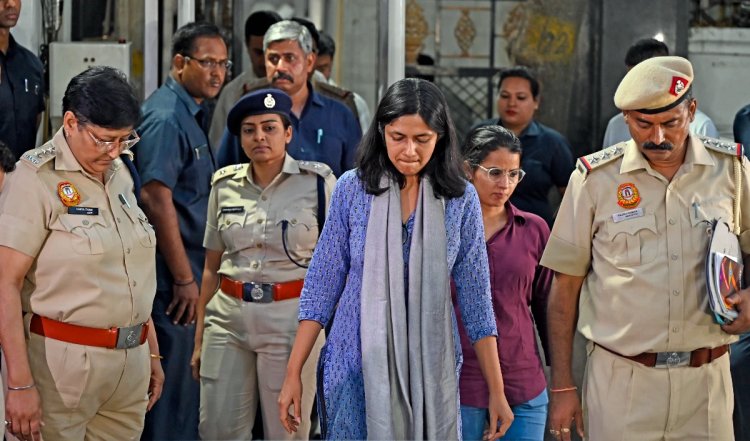 Swati Maliwal Case | स्वाति मालीवाल मामले में पुलिस ने अरविंद केजरीवाल के आवास से सीसीटीवी फुटेज जब्त किए