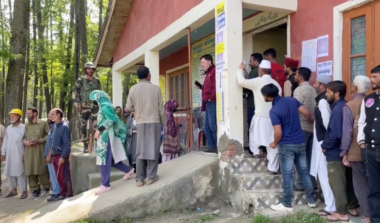 Jammu-Kashmir: बारामूला संसदीय सीट पर हुआ मतदान, बड़ी संख्या में लोगों ने डाला वोट