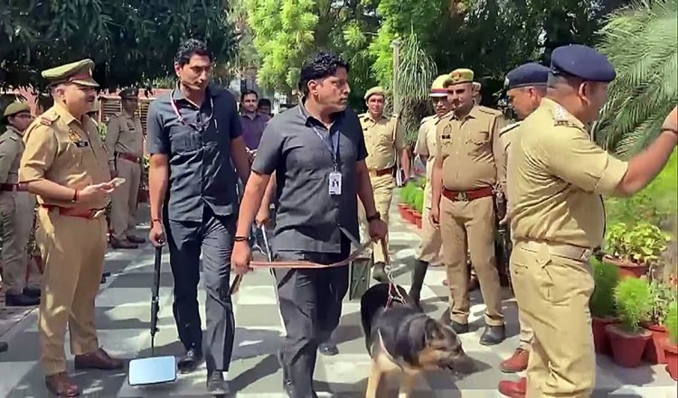 Bengaluru Hotel Bomb Threat | बेंगलुरु के तीन होटलों को बम की धमकी वाला मेल मिला, तलाशी अभियान जारी
