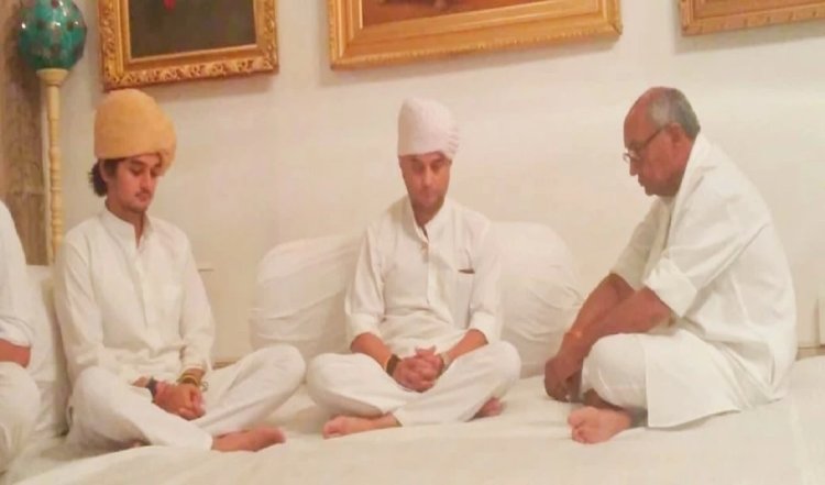 दुख की घड़ी में Jyotiraditya Scindia से मिलने पहुंचे Digvijay Singh, ऐसी रही मुलाकात