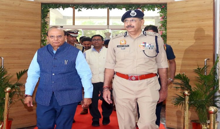 LG वीके सक्सेना ने अरविंद केजरीवाल पर साधा निशाना, कहा आदत ही बना लिया आपने तो केजरीवाल साहब, जिस हाल में रहना बस रोते रहना