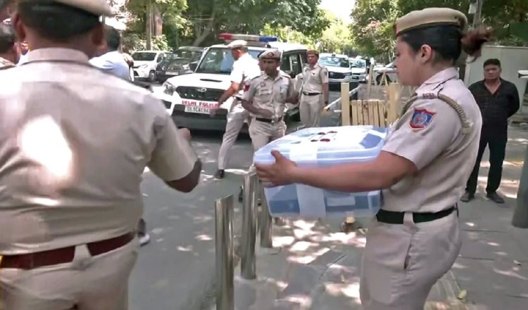 Ghaziabad में महिलाओं के शौचालय में कैमरा लगाने के आरोप में पुजारी के खिलाफ मामला दर्ज