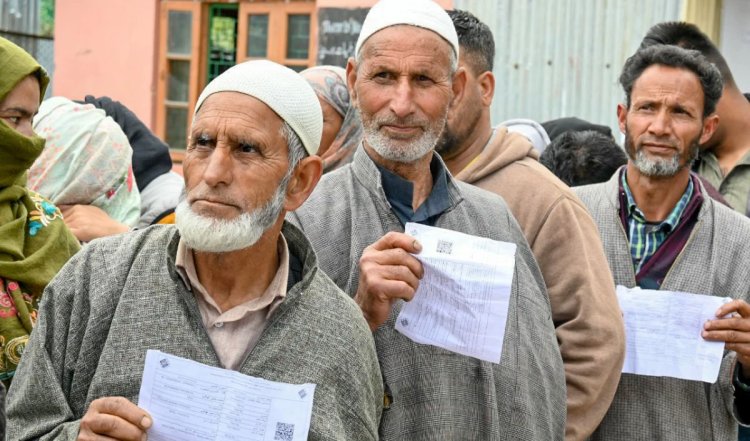 Jammu-Kashmir: अनंतनाग-राजौरी लोकसभा सीट पर मतदान, लोगों ने बदलाव और विकास के लिए किया वोट