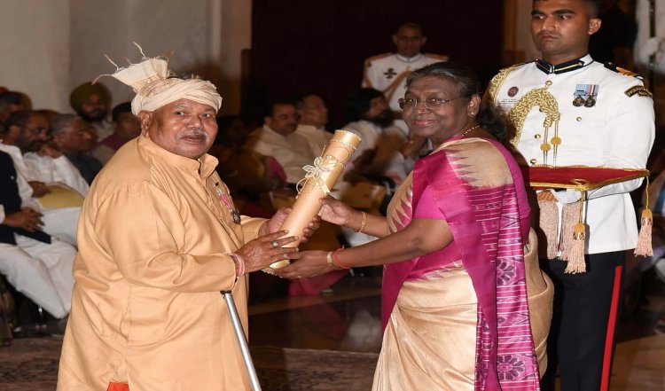 Chhattisgarh: पारंपरिक चिकित्सक वैद्यराज हेमचंद मांझी लौटाएंगे पद्मश्री, बोले- नक्सलियों से मिल रहीं धमकी