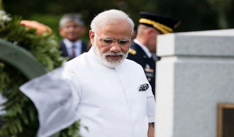 PM Modi एवं योगी के खिलाफ सोशल मीडिया पर अभद्र टिप्पणी करने पर अध्यापिका निलंबित