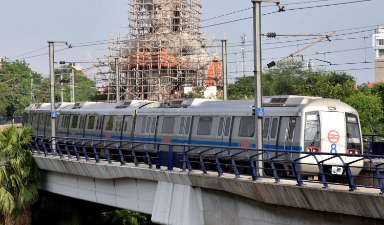 Noida में बोटैनिकल गार्डन मेट्रो स्टेशन के पास अज्ञात महिला का शव मिला