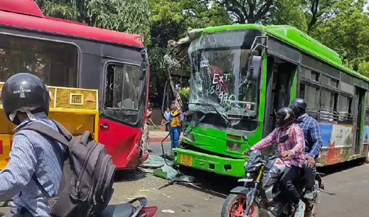 Delhi के नौरोजी नगर में डीटीसी बस ने एक अन्य बस को टक्कर मारी, एक व्यक्ति घायल