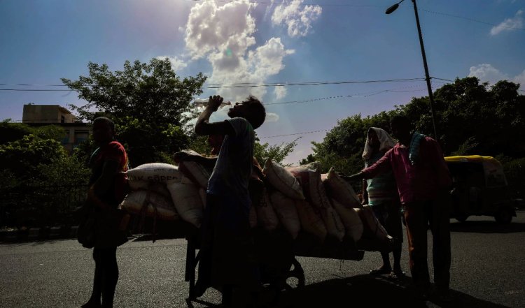 Dangerous Outbreak Of Heatwave | भारत के कई हिस्सों में लू से 56 लोगों की मौत, दिल्ली में बारिश की संभावना