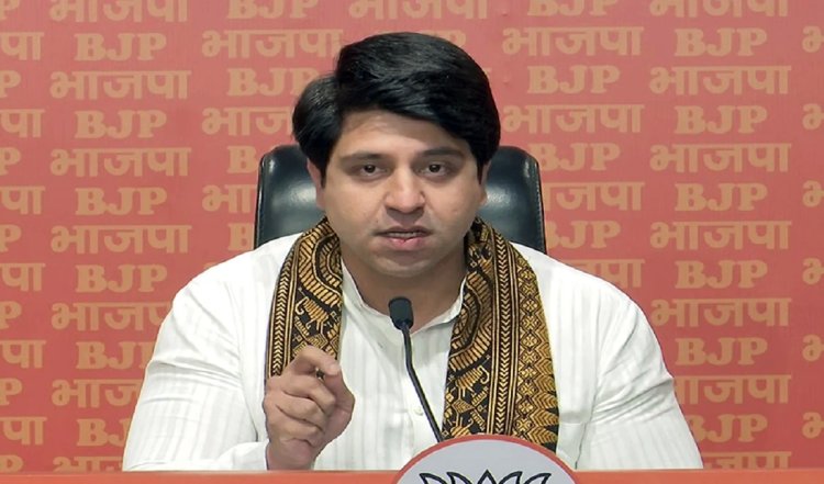 खड़गे ने राहुल गांधी को बताया PM पद के लिए अपनी पसंद, BJP का तंज, क्या उन्होंने ममता और अरविंद केजरीवाल से पूछा?