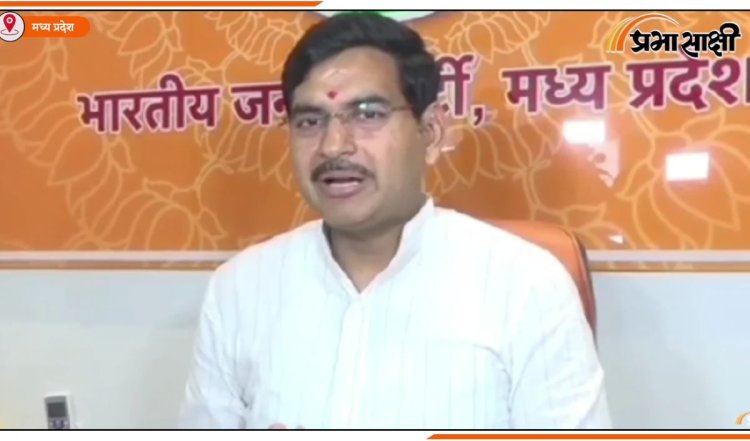 PM Modi की आध्यात्मिक यात्रा पर सियासत तेज, Congress ने लगाया दिखावा करने का आरोप