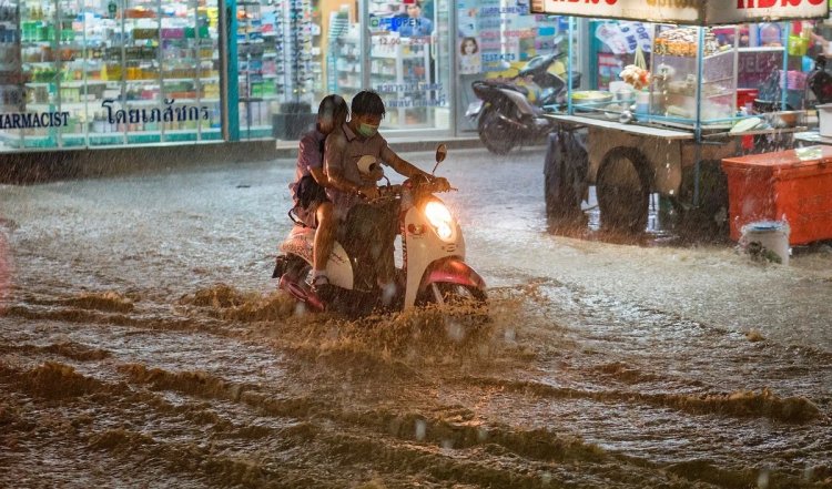 Assam में बाढ़ के कारण अब तक 15 लोगों की मौत, छह लाख प्रभावित
