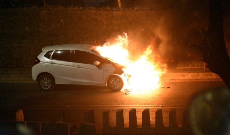 Meerut: कार में आग लगने के कारण जान गंवाने वालों की पहचान हुई