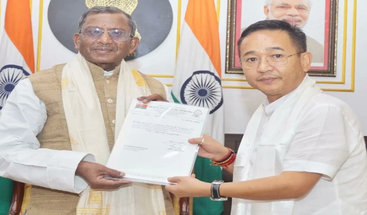Sikkim : तमांग ने राज्यपाल से मुलाकात कर नयी सरकार के गठन का दावा पेश किया