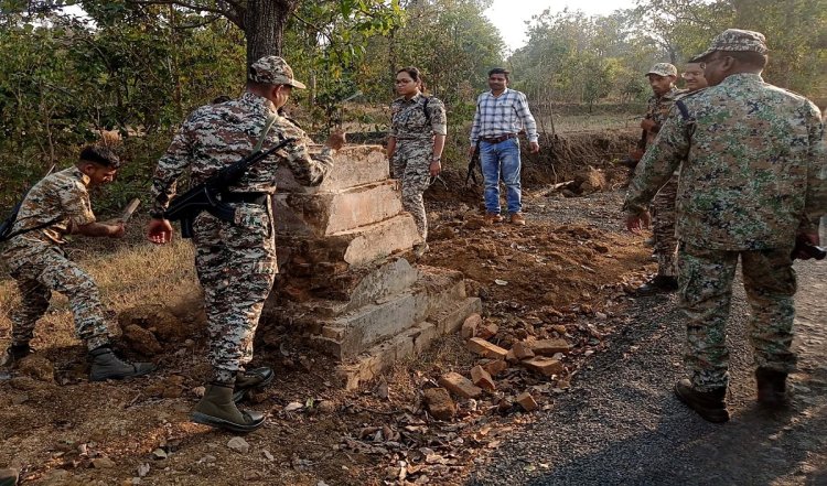 नक्सलियों ने पुलिस मुखबिर होने के शक पर एक ग्रामीण की हत्या कर दी