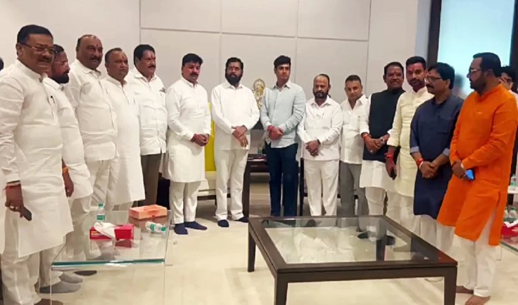 महाराष्ट्र के मुख्यमंत्री शिंदे ने अपनी पार्टी शिवसेना के नवनिर्वाचित सांसदों से मुलाकात की