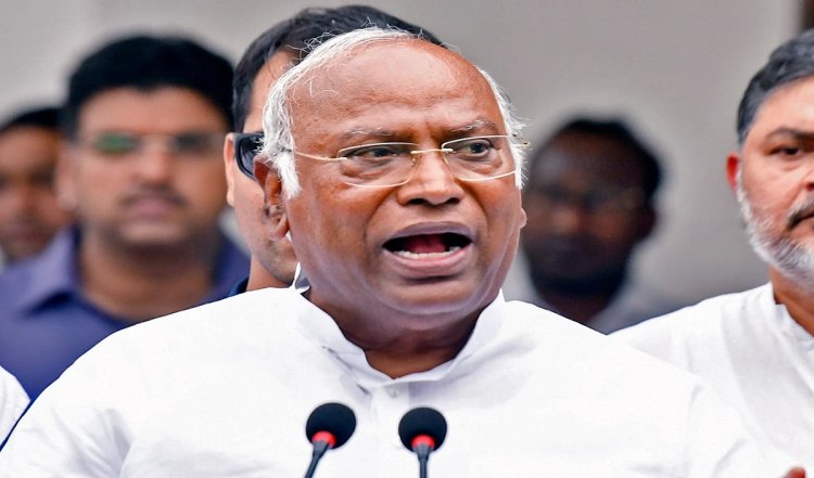 NEET परीक्षा में धांधली हुई, उच्चतम न्यायालय की निगरानी में जांच हो : Mallikarjun Kharge
