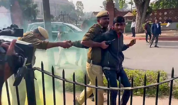 Parliament Security Breach Case : दिल्ली पुलिस ने छह आरोपियों के खिलाफ आरोपपत्र दायर किया