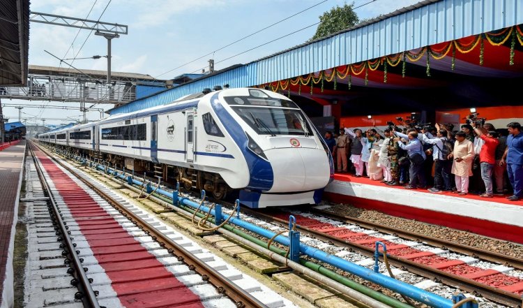 RTI रिपोर्ट में खुलासा, 3 वर्षों में वंदे भारत की गति 84 से घटकर 76 किमी प्रति घंटे हुई