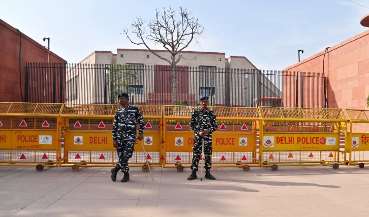 Parliament Security Breach | संसद सुरक्षा में चूक मामले में दिल्ली पुलिस ने 6 आरोपियों के खिलाफ आरोप पत्र दाखिल किया