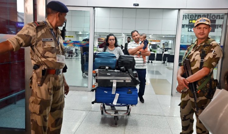 13 साल के बच्चे ने दिल्ली एयरपोर्ट को बम से उड़ाने की दी धमकी! पुलिस ने किया गिरफ्तार, नाबालिग बोला- मैं आपकी ट्रेनिंग टेस्ट कर रहा था