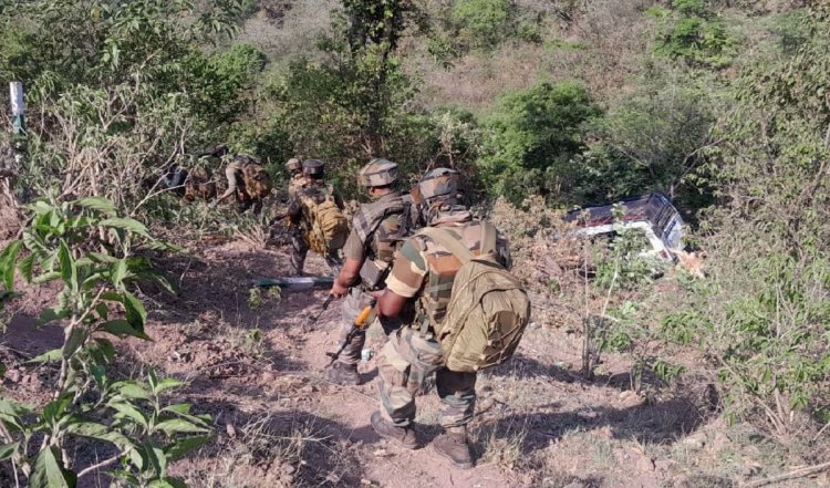 Jammu में आतंकियों पर हुआ करारा प्रहार, सेना ने रियासी में घेरा जंगल