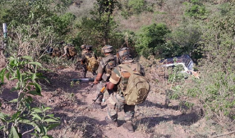Jammu and Kashmir : आतंकवादियों का पता लगाने के लिए तलाशी अभियान जारी