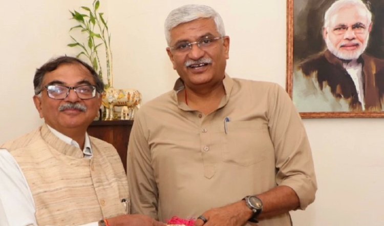 केंद्रीय संस्कृति मंत्री शेखावत से मिले उत्तराखण्ड युद्ध स्मारक के संस्थापक अध्यक्ष तरुण विजय