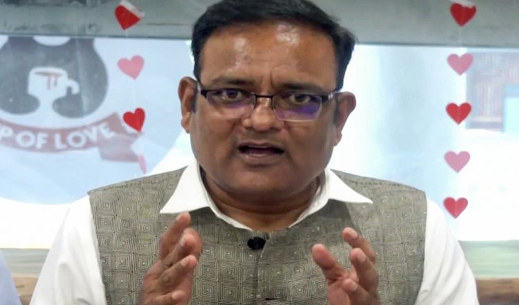केजरीवाल सरकार के मंत्री रहे राज कुमार आनंद की चली गई विधायकी, 'झाड़ू' छोड़ 'हाथी' पर हुए थे सवार