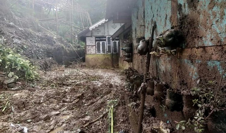 Sikkim Landslide: उत्तरी सिक्किम में भारी बारिश के बीच भूस्खलन से नौ लोगों की मौत