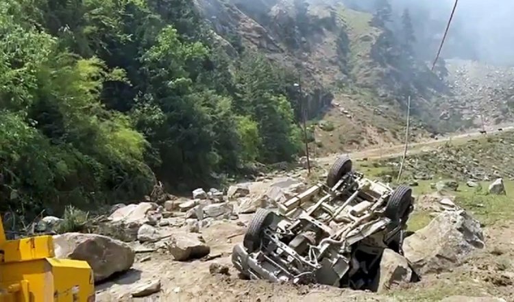 Uttarakhand: अलकनंदा नदी में टैंपो ट्रैवलर गिरने से 14 पर्यटकों की मौत, PM ने की अनुग्रह राशि की घोषणा की