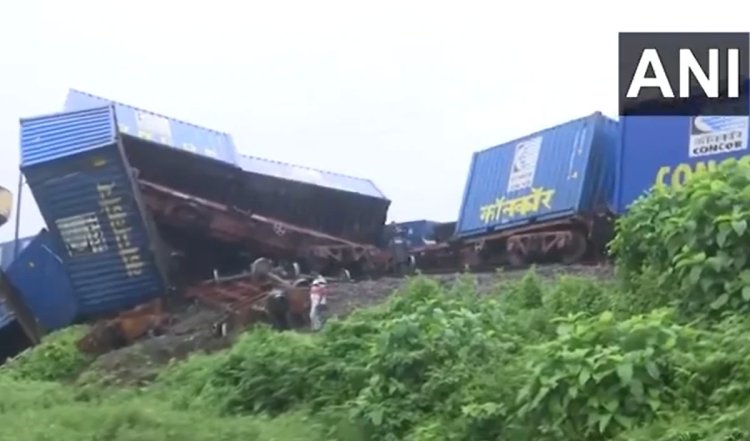 Kanchanjungha Express Accident | बंगाल के सिलीगुड़ी में मालगाड़ी की चपेट में आयी कंचनजंगा एक्सप्रेस, अब तक 5 लोगों के मारे जाने की खबर