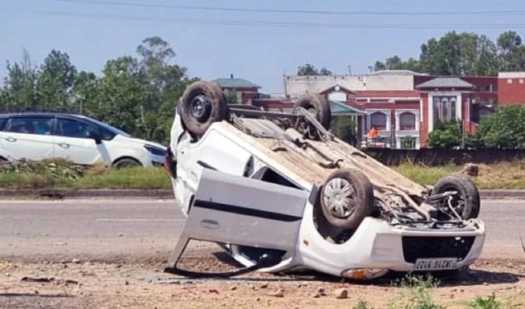Jharkhand के धनबाद जिले में ट्रक ने कार को मारी टक्कर, चार दोस्तों की मौत और एक घायल