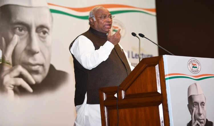 UGC NET पेपर रद्द मामले के बाद खड़गे और प्रियंका गांधी भड़के, शिक्षा मंत्री पर साधा निशाना