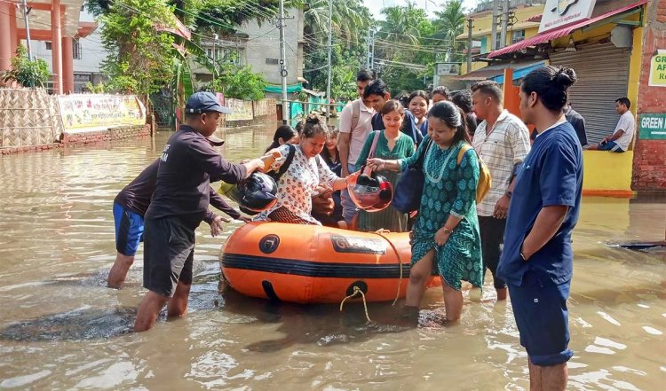 Poorvottar Lok: Manipur में शांति लाने के लिए केंद्र ने तेज किये प्रयास, Assam में कई जगह बाढ़ से हाल बेहाल