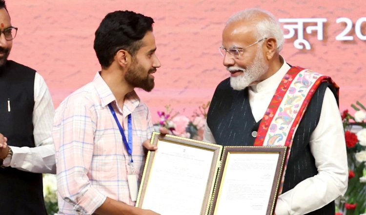 'जम्मू-कश्मीर में जल्द होंगे चुनाव', श्रीनगर में बोले पीएम मोदी- बहाल होगा राज्य का दर्जा, आतंकियों को भी दिया कड़ा संदेश