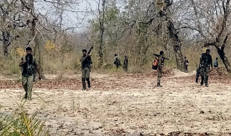 Chhattisgarh के सुकमा में नक्सलियों ने ट्रक को आईईडी से उड़ाया, कोबरा के दो जवान शहीद