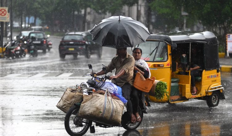 IMD weather Update | दिल्ली में भीषण गर्मी के बीच तेज बारिश से मिली राहत, ट्रैफिक भी हुआ जाम