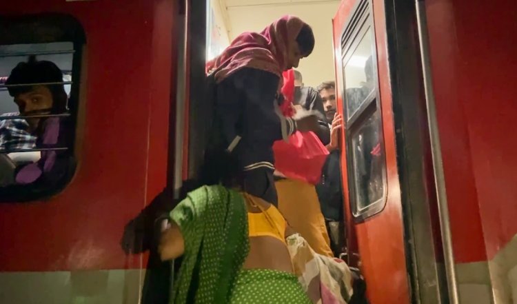 ट्रेन में मिडल बर्थ खुला और नीचे सोए व्यक्ति पर जा गिरा, हो गई मौत, अब रेलवे ने दी ये सफाई