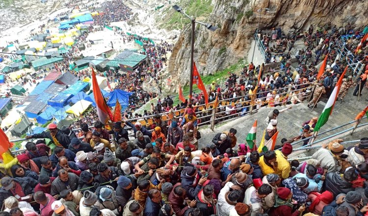 Amarnath Yatra शुरू, तीर्थयात्रियों का पहला जत्था गुफा मंदिर के लिए रवाना