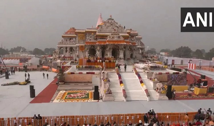 Ayodhya में बारिश के बाद रामपथ पर हुए गड्ढे, CM Yogi Adityanath ने की बड़ी कार्रवाई