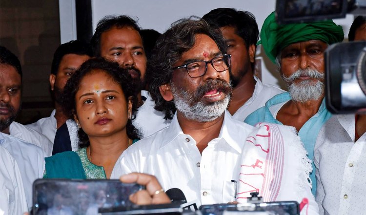 Prabhasakshi NewsRoom: क्या चुनाव से चार महीने पहले Hemant Soren को मिली जमानत Jharkhand की राजनीति में बड़ा बदलाव लायेगी?