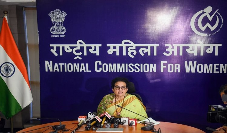 राष्ट्रीय महिला आयोग की सदस्य ने बंगाल में भाजपा की  प्रताड़ित नेता के परिजनों से मुलाकात की
